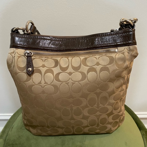 COACH Ashley Signature Shoulder Bag. In great condition! - Picture 7 of 9